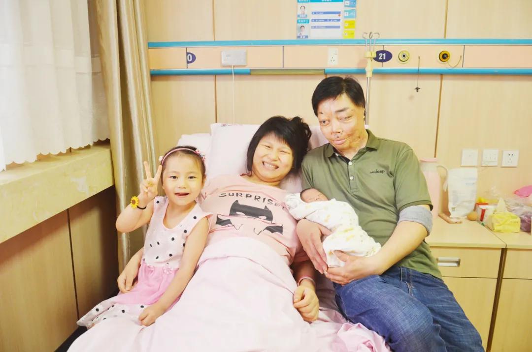 牡丹妇产医院*党**支部为“脑瘫妈妈”*党**晶晶公益募捐