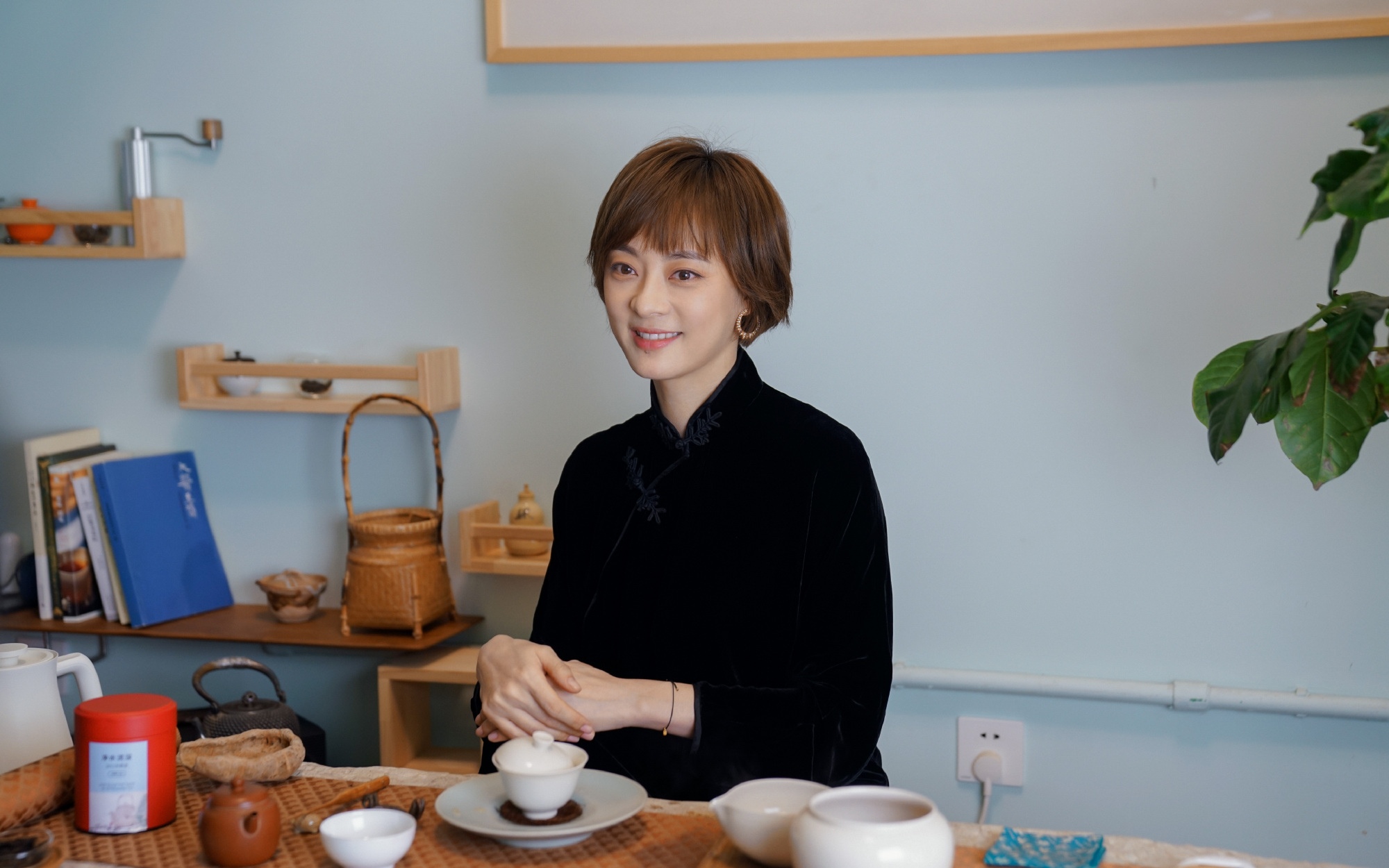 40岁女短发烫什么发型显年轻精神,40至45岁适合什么短发型年轻清爽