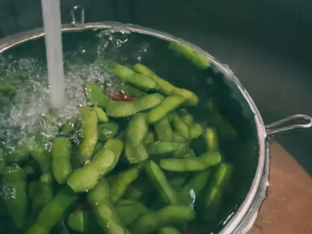 冷水毛豆煮几分钟才能熟,煮毛豆是冷水煮还是热水煮