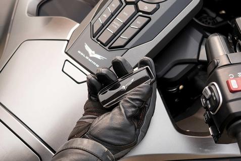 本田金翼旅行摩托视频,摩托车中的劳斯莱斯哈雷