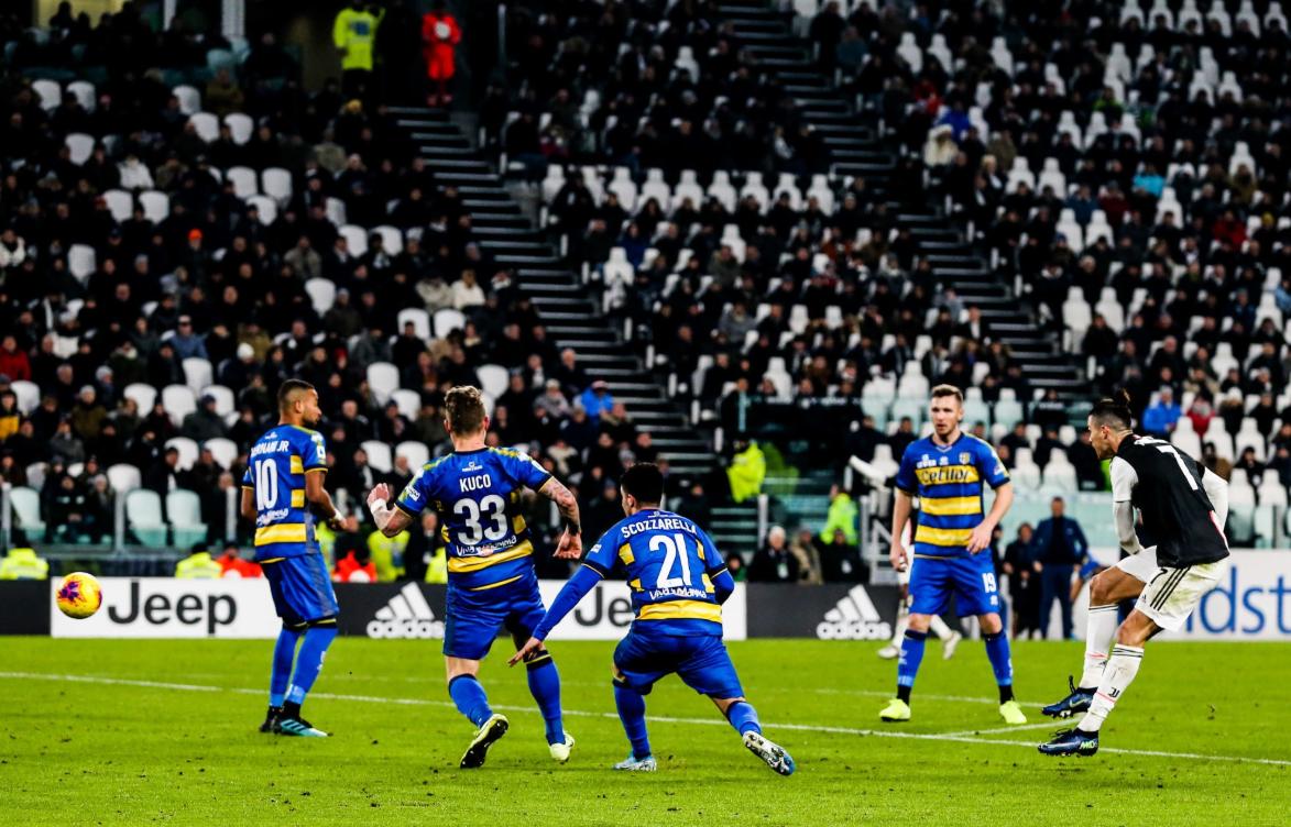 c罗16年甩开梅西,c罗绝境逆袭6分钟进2球