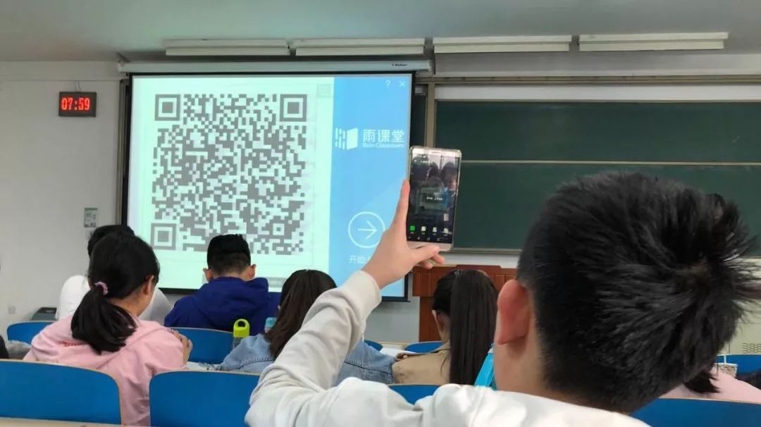 教育部禁止电子设备带入学校,教育部关于严禁学生带手机进课堂