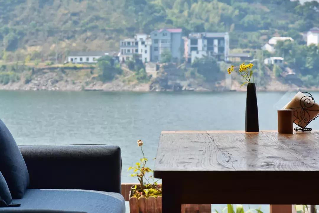 C位出道的千岛湖绝版亲水民宿！要把千岛湖最美的景装进房间……