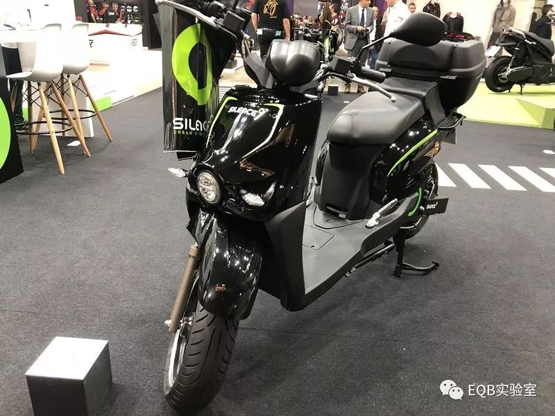 「米兰展独家」弯的电池？可当作充电宝的电池？外国人真会玩！