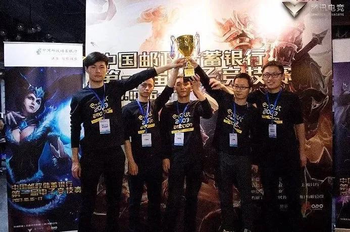 银行网点也搞电竞主题了，这波是你想都想不到的操作