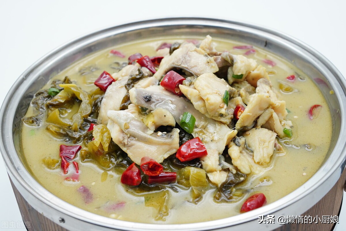 草鱼肉片怎么做最好吃又嫩,草鱼最好吃做法香嫩爽口汤汁浓厚