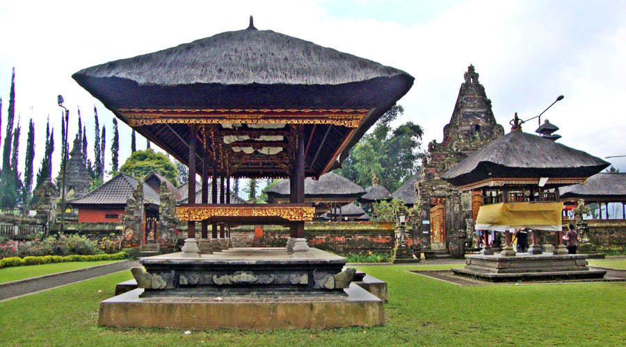 印尼巴里岛皇宫海神庙,印尼巴厘岛海神庙日落