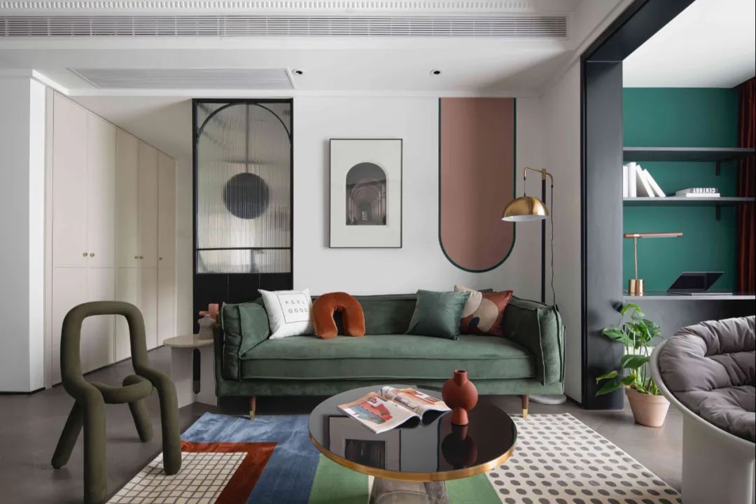 线条、色块和潮玩，这个89㎡比想象中还有料