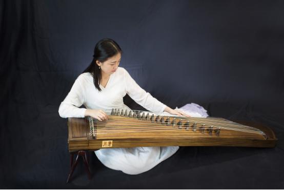 孩子学古筝买什么样的古筝好,成人学古筝选什么古筝