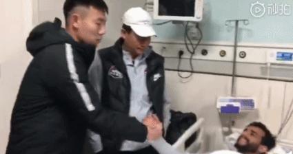 大河报：建业对秦升犯规非常愤懑，曾想拒绝探望