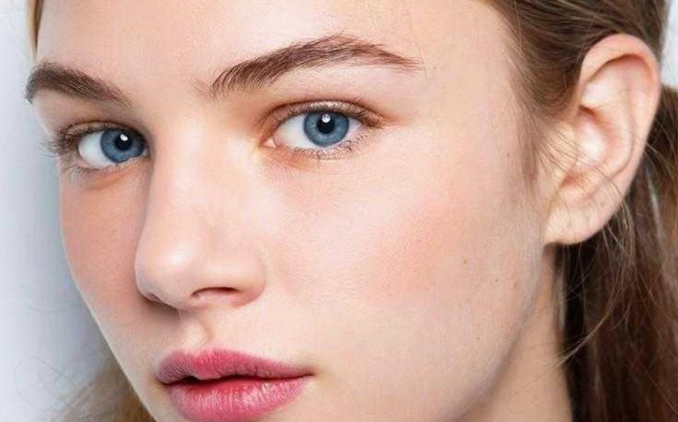 如何让气垫底妆更牢固,气垫怎么上底妆更自然