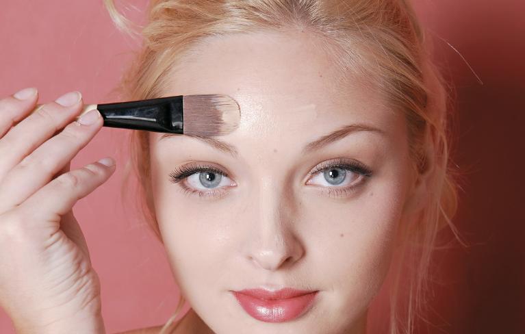 化妆往脸上乱涂,化妆的正确步骤bb霜前面用什么