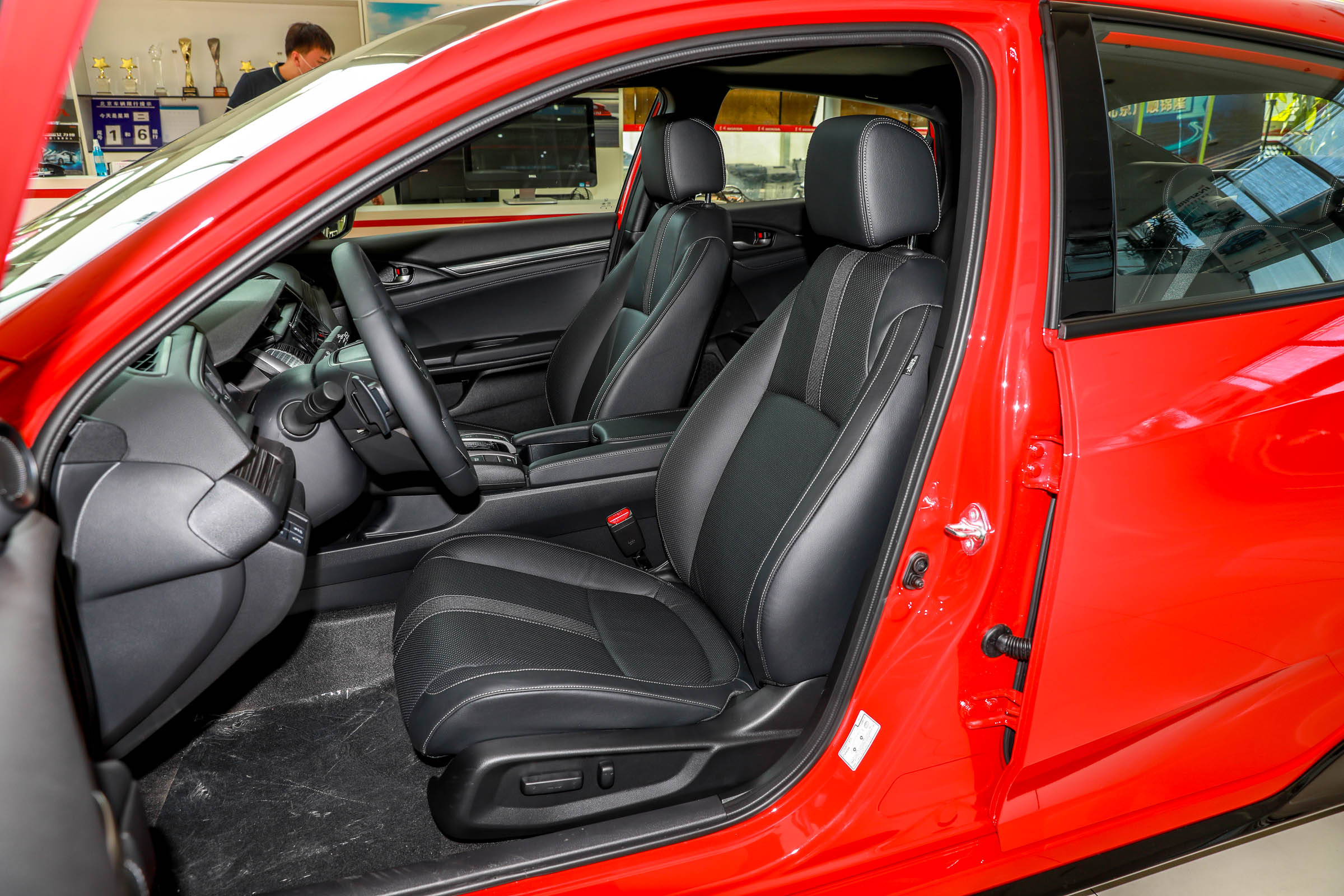 本田思域座椅破损可以找售后吗,思域座椅皮破了怎么修复