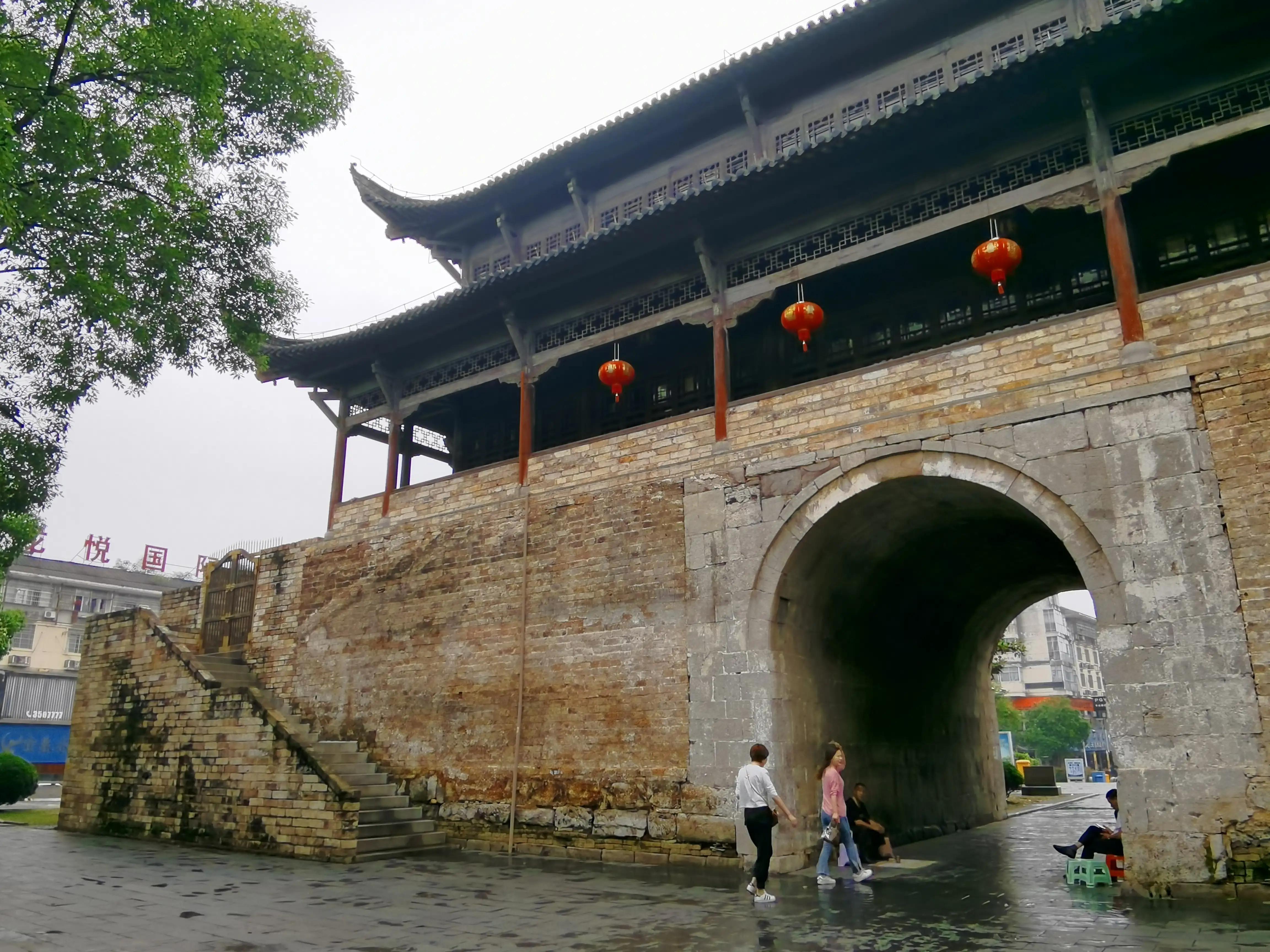 写一句关于祖国壮丽山河的诗,一首祖国河山壮美的诗