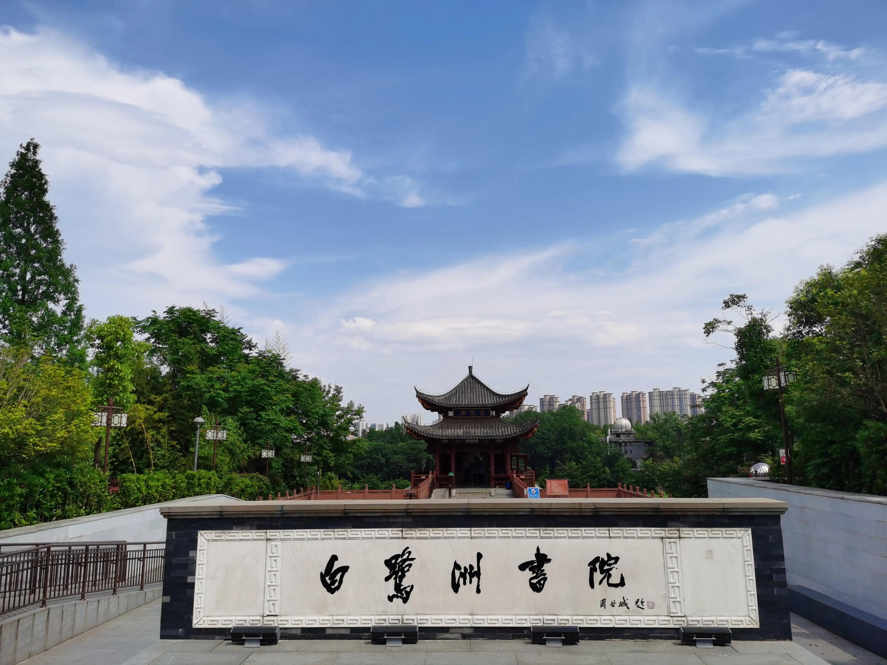 祖国江山如画，一首诗配上一张图，你能写出怎样的诗来呢？