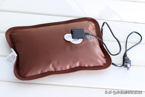 热水泡脚加盐有什么好处,热水泡脚有哪些健康好处