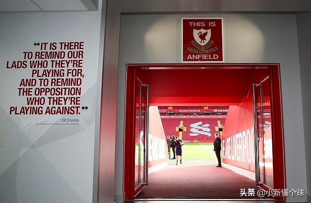 一场记忆深刻的足球比赛,一栋球场