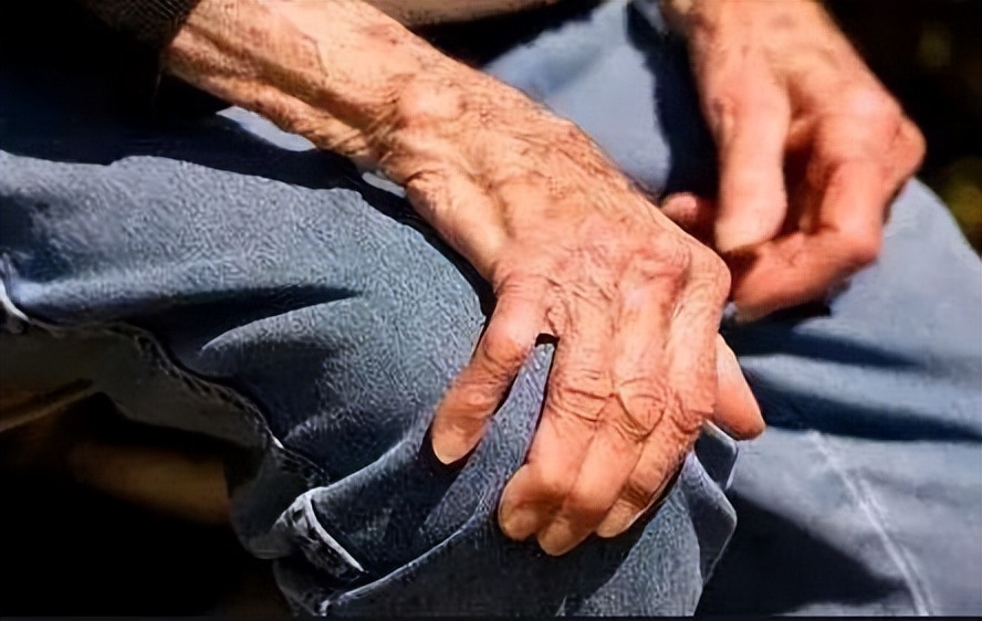 日本女子安乐死，仅仅4分钟从清醒到结束，遗言让亲人泪流满面