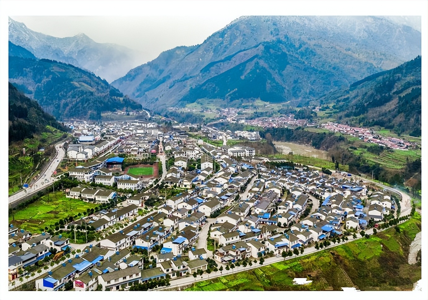 10年前的汶川照片,地震前和地震后的汶川县城老照片