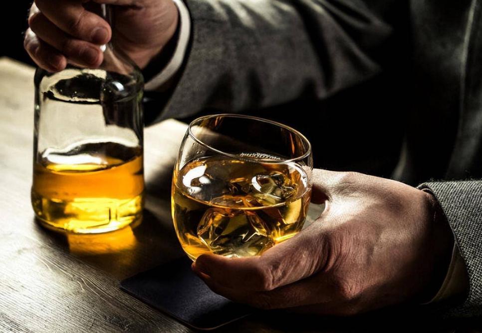 祸害女性的“液体快乐丸”是什么？几滴就会昏迷，不记得发生什么