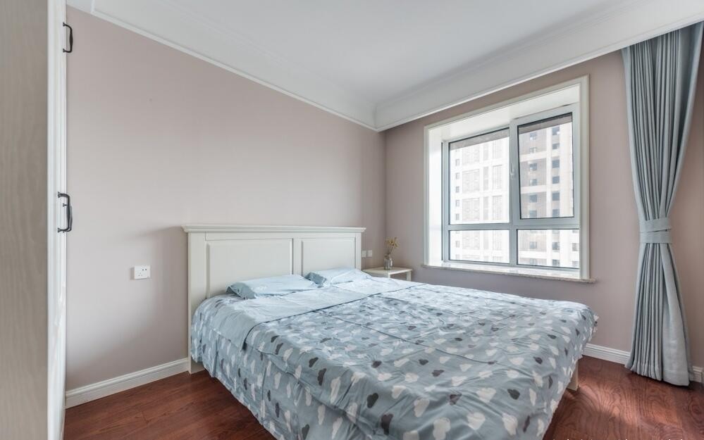 主卧床头不靠卫生间装修,床头三不靠五不摆是什么意思