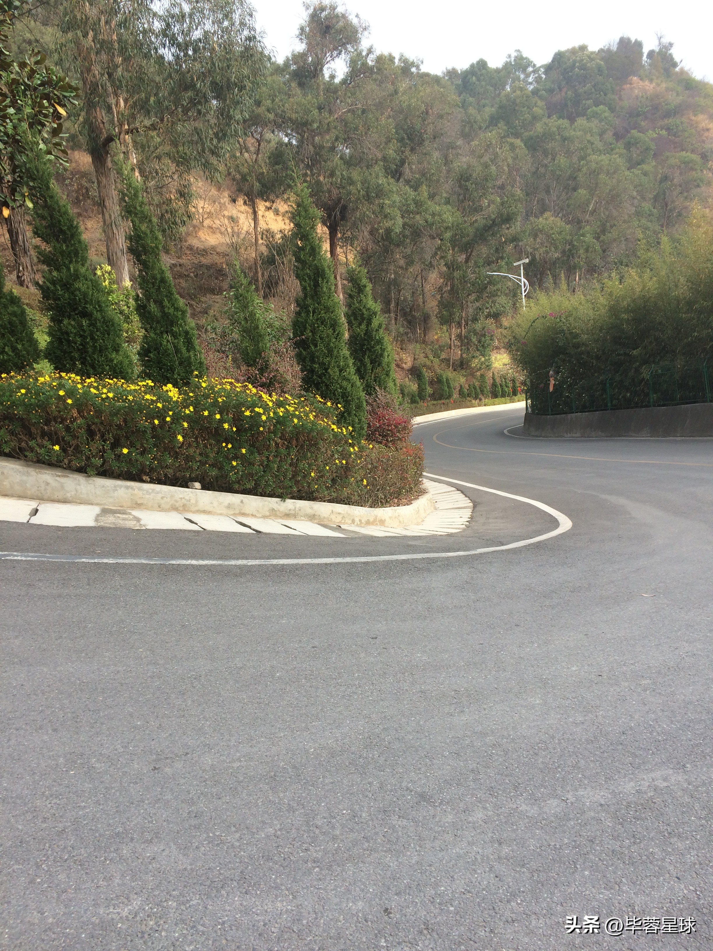 观音山公墓，为外婆下葬的一天，是提醒，是童年青春时代的告别