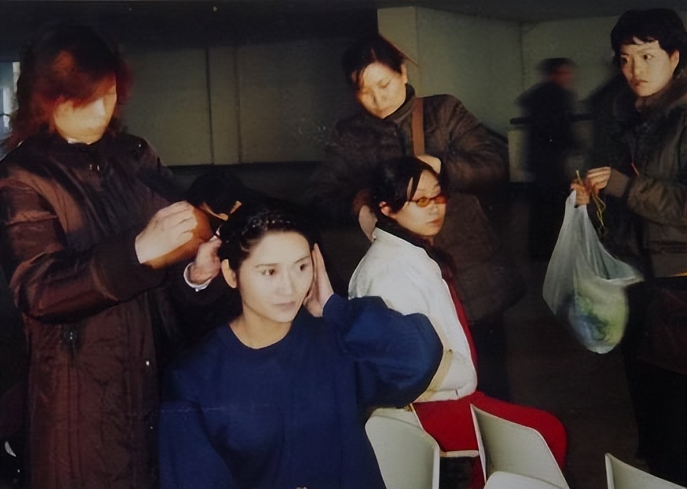 恶心娱乐圈黑幕，陪玩、陪睡、*规则潜**都不足为奇，揭开内娱遮羞布