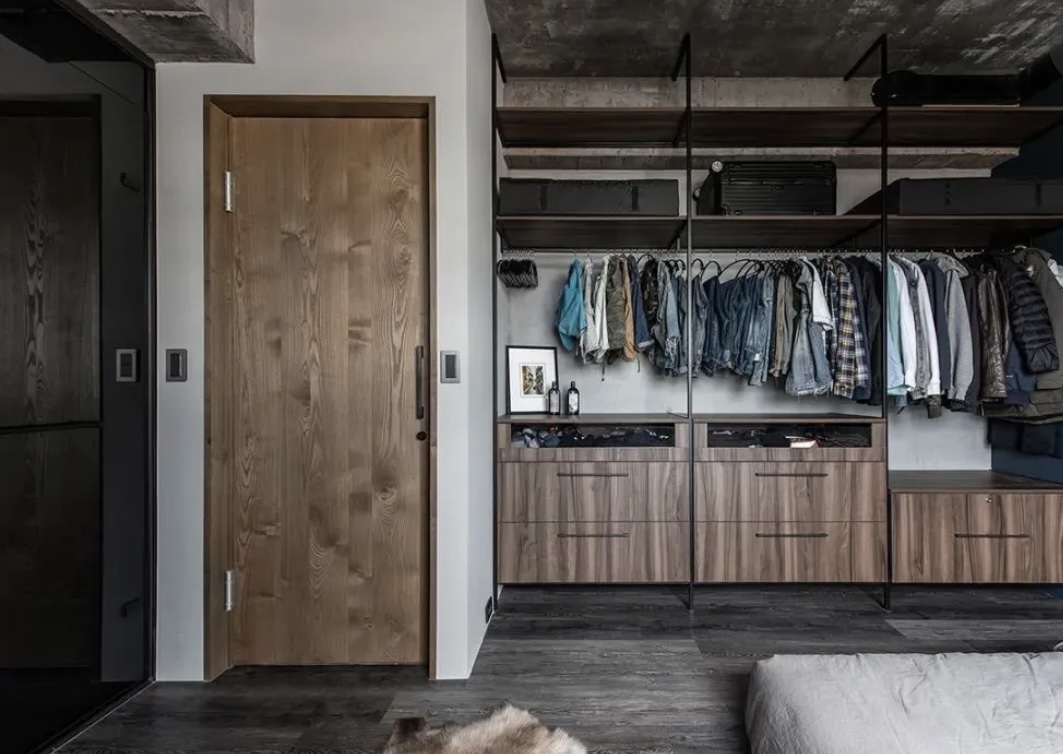 发现一位浙江男孩的家，因入住毛坯房爆红全网，灰墙灰地太舒服了