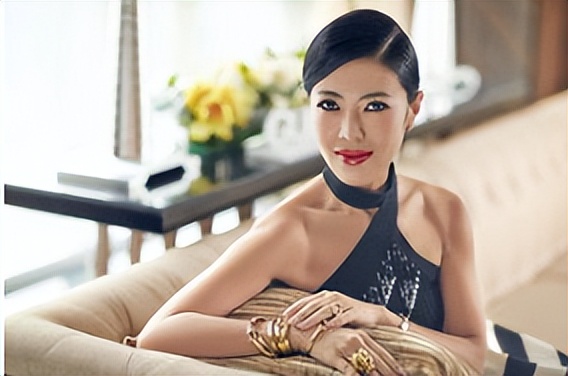 人走茶凉苏芒：封杀唐嫣被章子怡踹掉，毁伊能静婚礼被洪晃暗讽