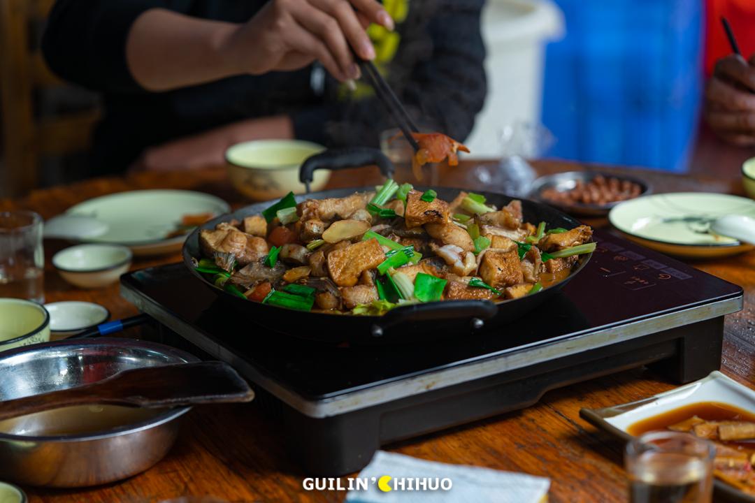 老字号石锅鱼31年老店,温岭石锅肥肠鱼