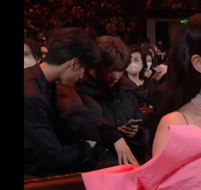 微博之夜照妖镜小动作,微博之夜成女星照妖镜