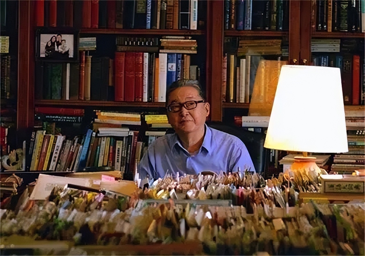 狂傲的李敖为什么说：只有毛主席值得我喊“万岁”，其他人不配