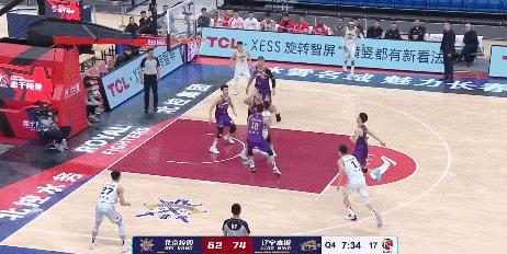 总决赛郭艾伦背传张镇麟,张镇麟三分绝杀郭艾伦