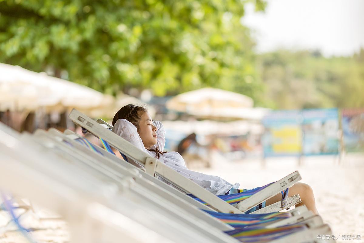 脸色发黄，发青，发黑是寒气重，散下寒，做个肤色红润的小美女吧