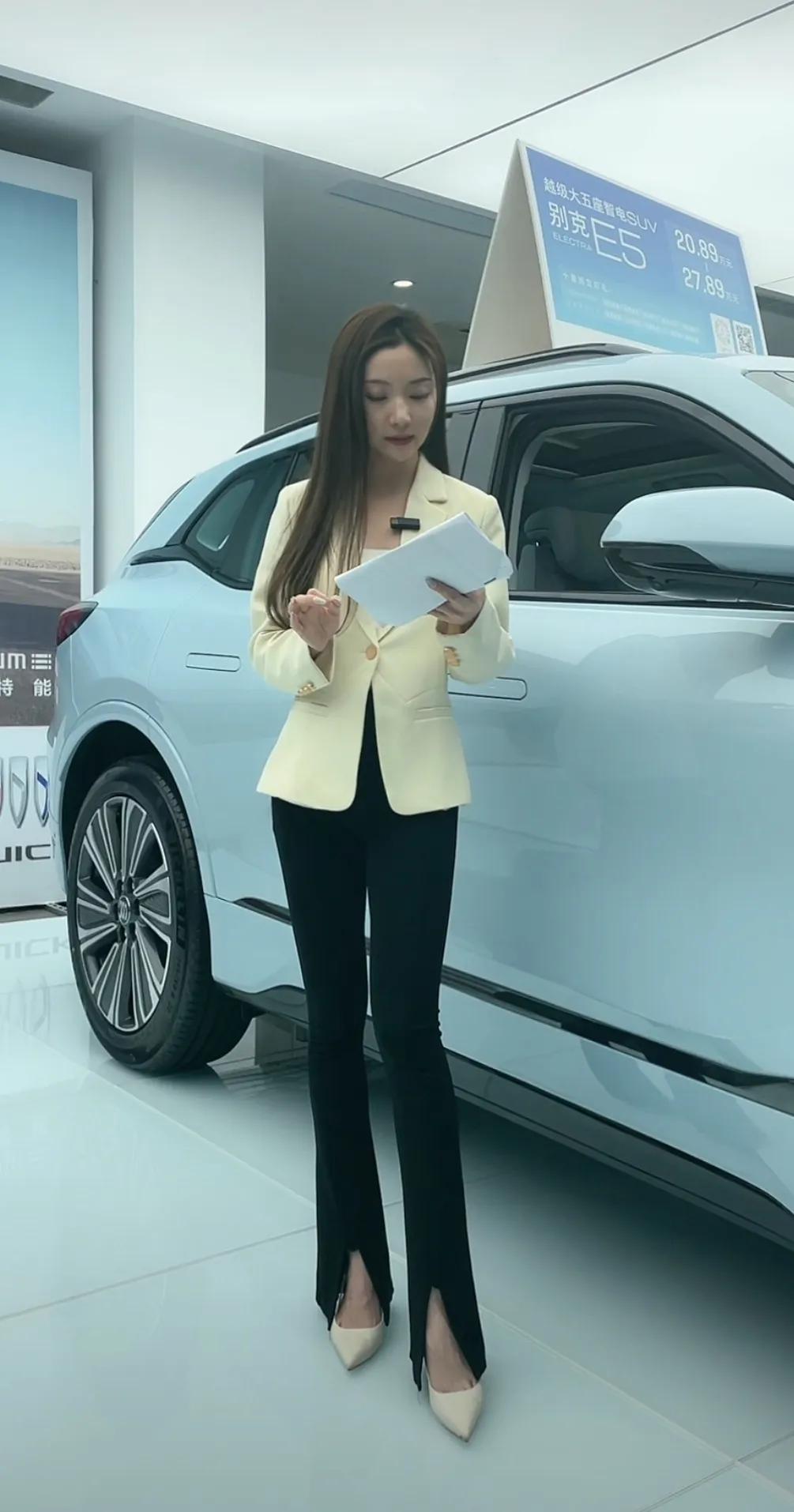 150小个子紧身裤加绒修身,好身材高颜值女人清纯穿搭