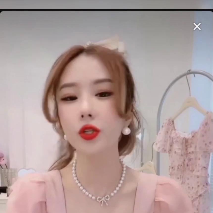 2023年夏季新款法式高级感方领气质连衣裙女泡泡袖收腰...