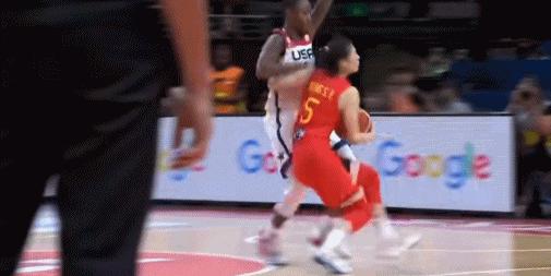 李梦：16岁差点退役，母亲患癌，父亲尿毒症，如今撑起女篮一片天