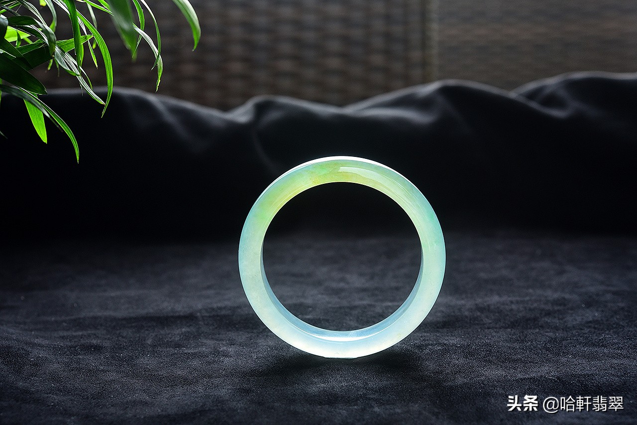 圈口越大手镯越贵么,翡翠圈口大是什么意思