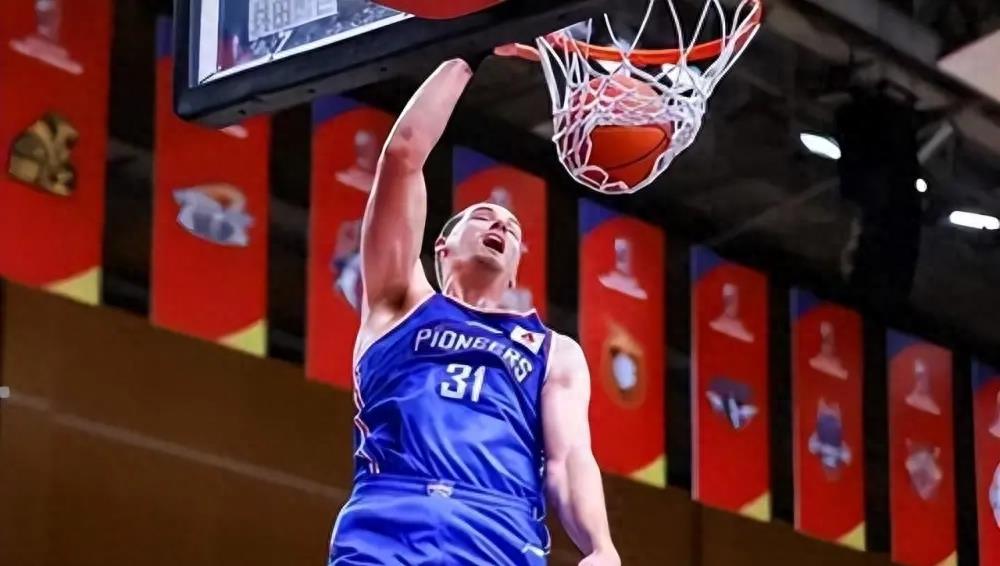 天津三分准，*疆新**抓反击坚决，裁判严抓掩护和手部动作