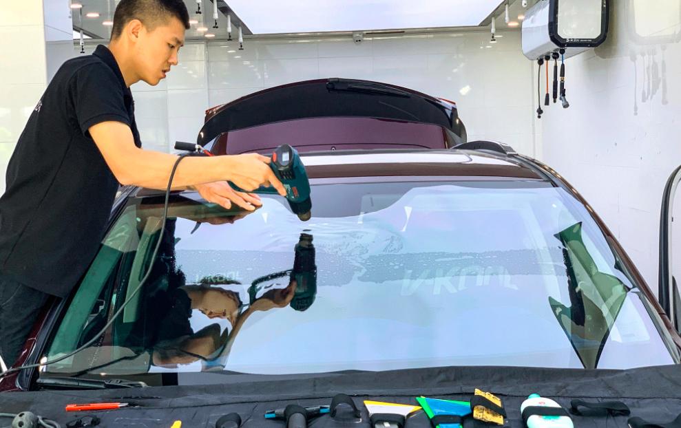 贴完膜里面的小水泡会消失吗,汽车刚贴完膜里面有水泡怎么办