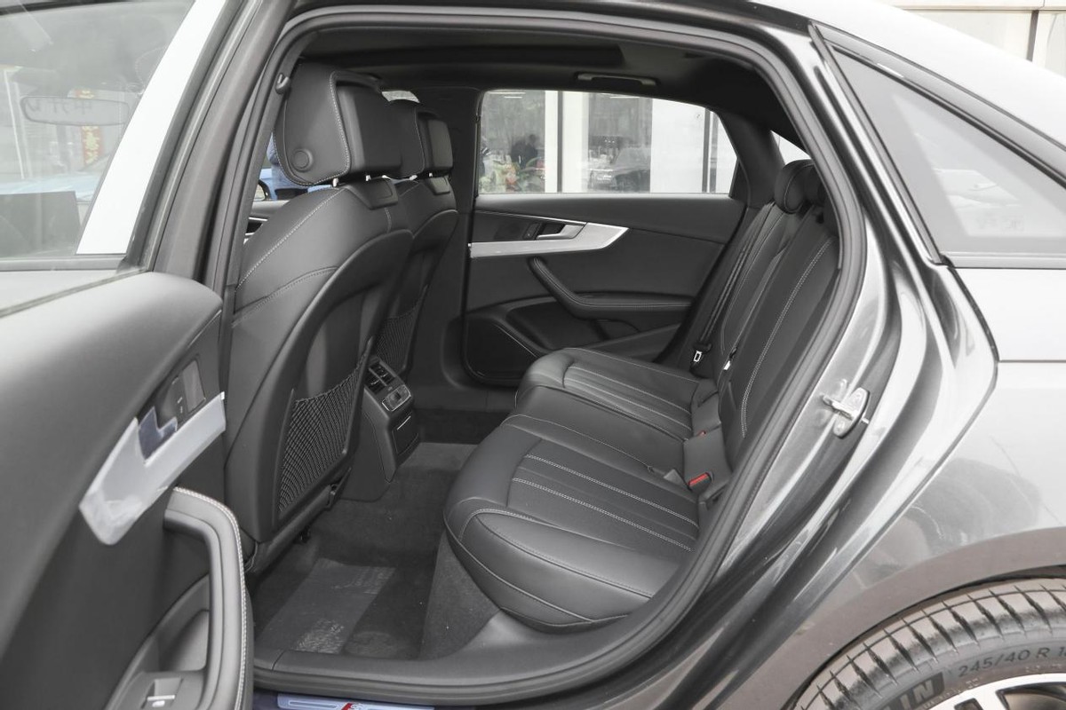 奥迪a4l2022款45tfsiquattro,2022款奥迪a4l45tfsiquattro配置