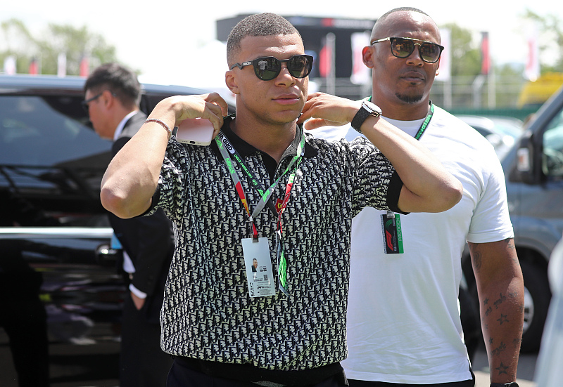 西媒确定皇马顶薪邀姆巴佩,曝皇马不会签姆巴佩凯恩