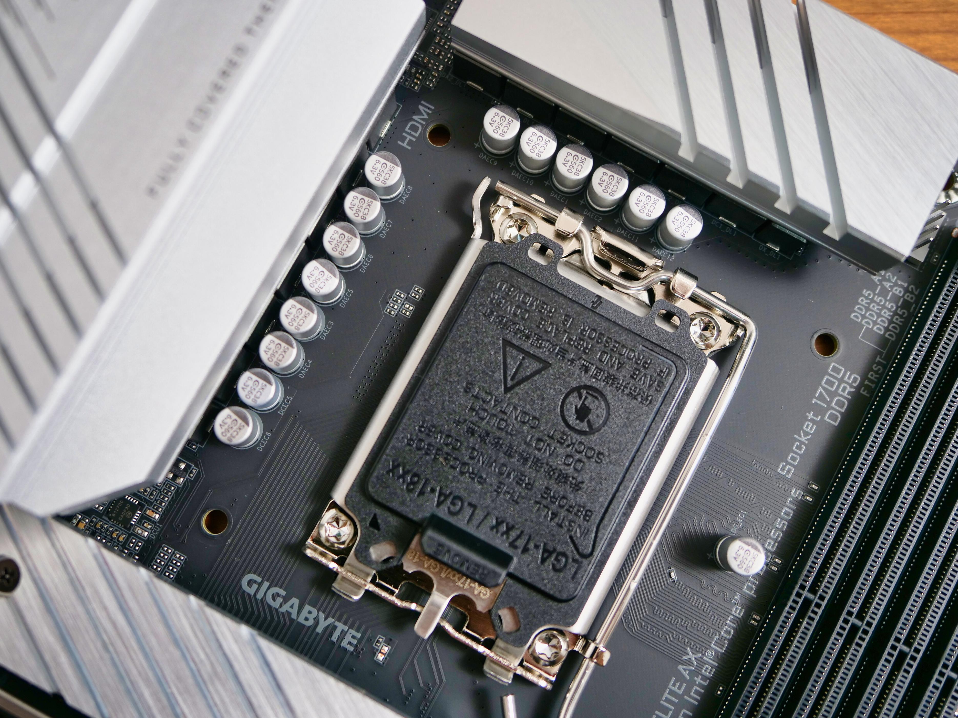 技嘉b760m小雕ddr5测试,技嘉b760mddr5小雕支持神光同步吗