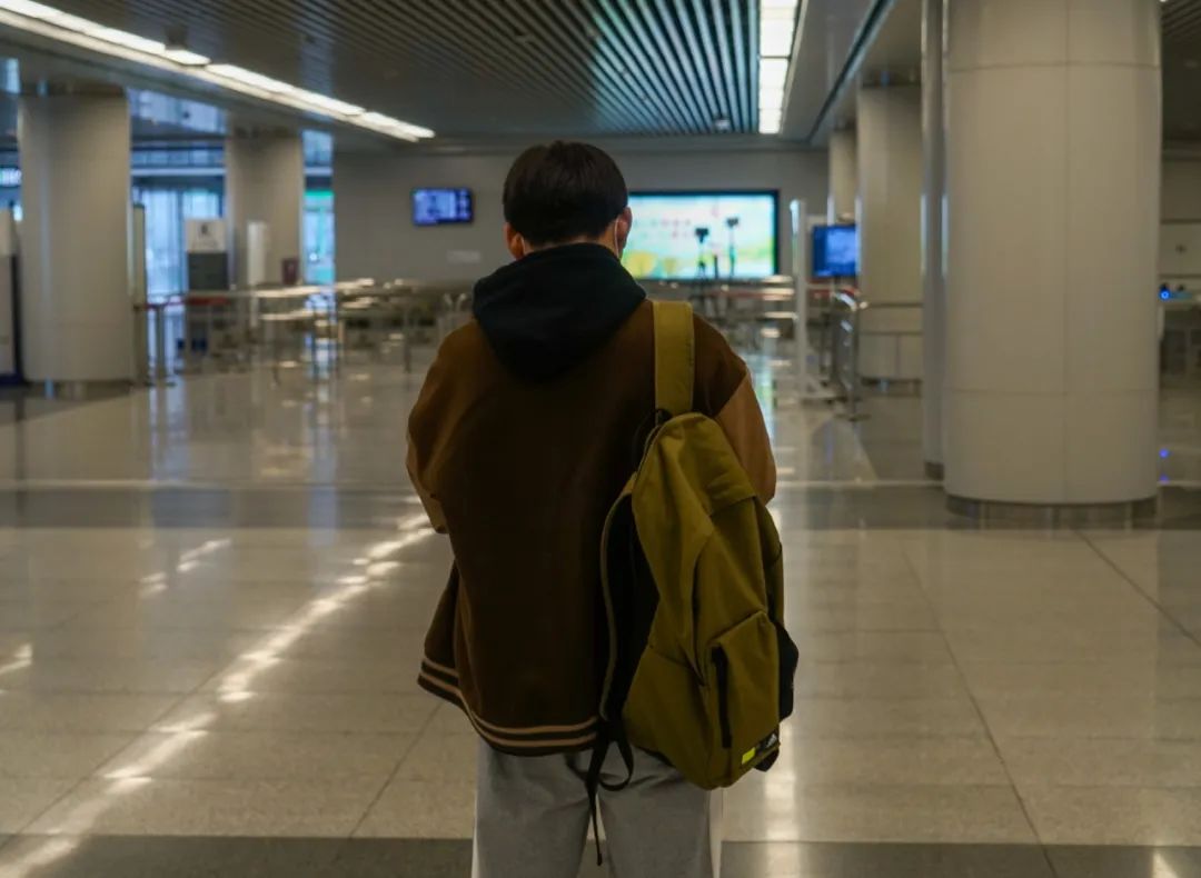 儿子月入10000每月给爸妈2000,孩子一个月赚5000给父母