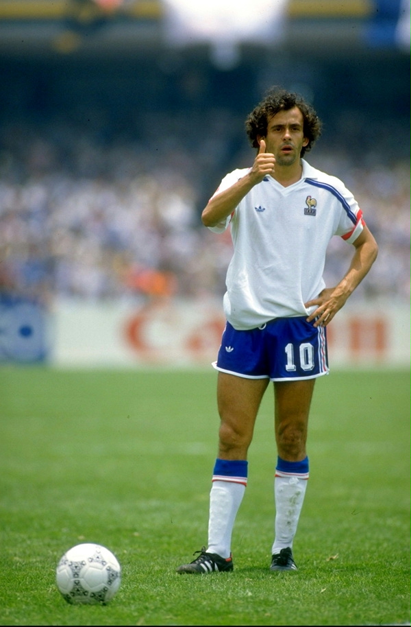 1982年出生的足球巨星有哪些,1976年足球巨星排行榜