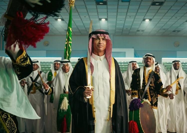 足坛第一位亿万富豪c罗,足坛第一人c罗收入将突破10亿美元