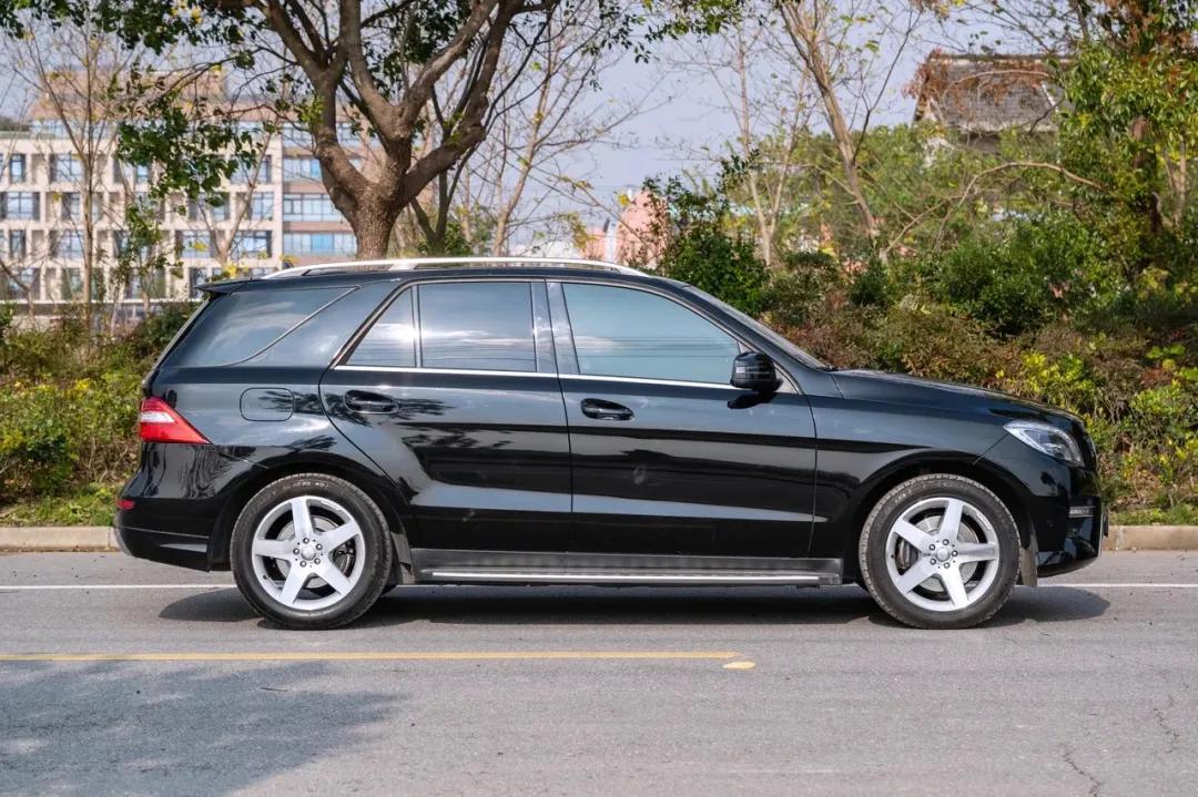 奔驰ml400的二手车实际感受,百万级硬派越野车奔驰ml400