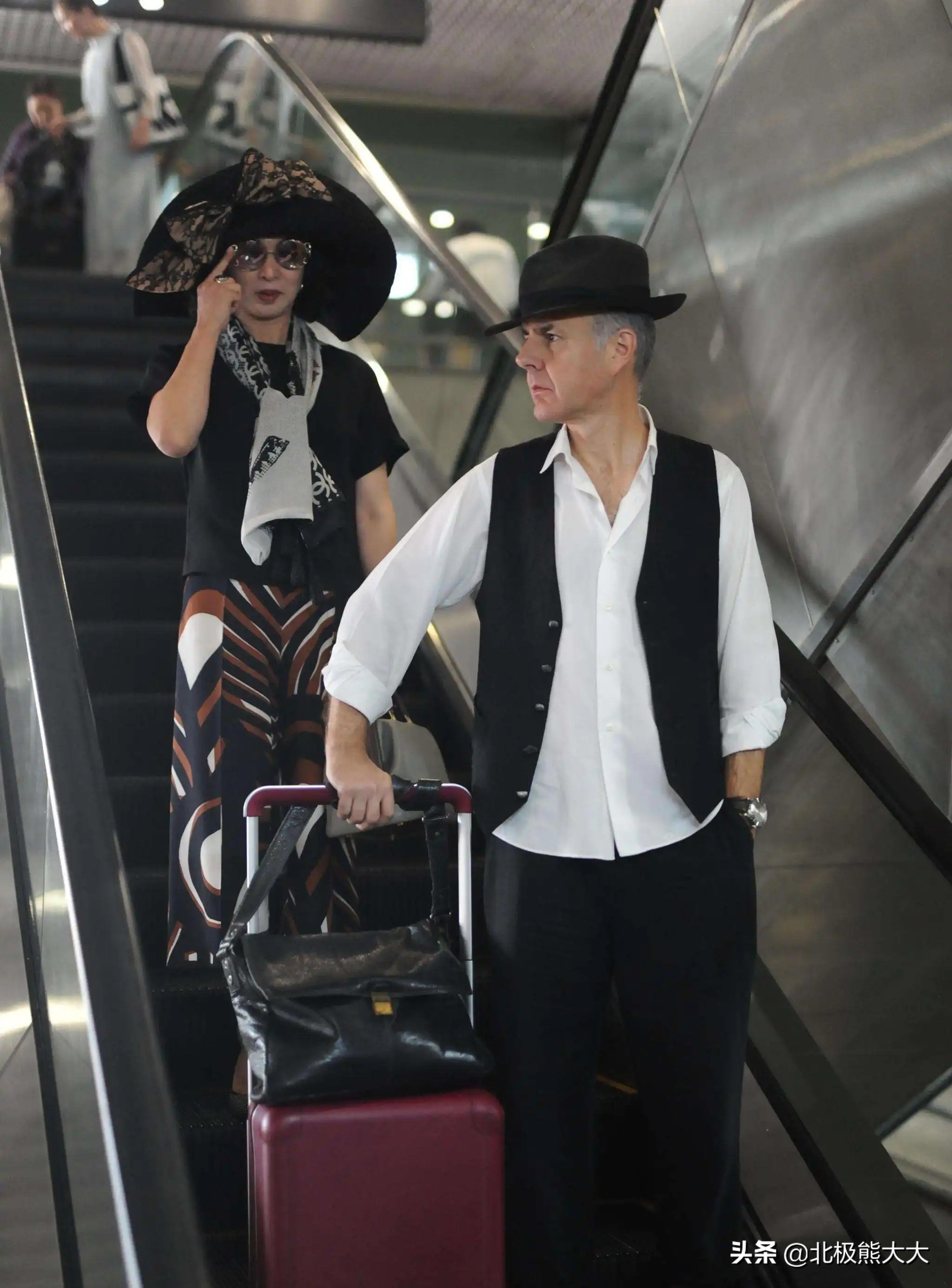 “变性人”金星的双性人生：娶过女人也嫁过男人，28岁成为女人