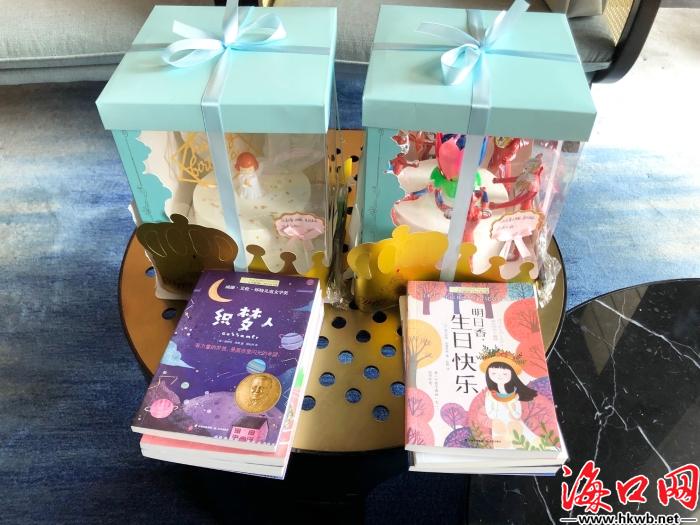 隔离不隔爱海口秀英区暖心“大白”给小朋友送生日惊喜［图］