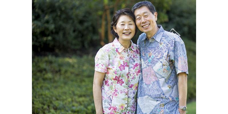 未婚老伴工资12500，却说只有2500，儿子告诉我真相我哭了